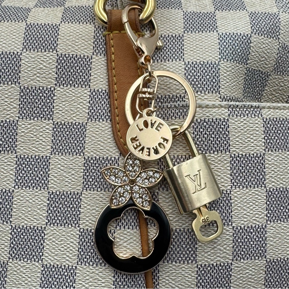 Authentic Louis Vuitton Lock & Key on Unbranded Bag Charm Key Chain Gold Black - Picture 4 of 4